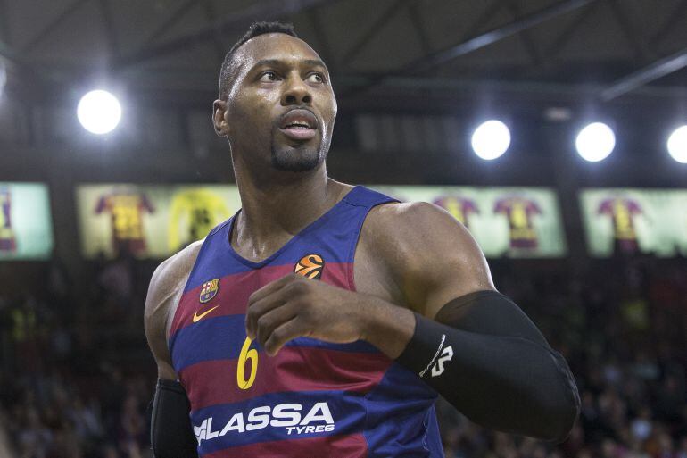 Joey Dorsey con la camiseta del Barcelona