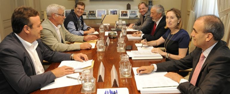 Reunión del alcalde de Valencia, Joan Ribó con la ministra de Fomento, Ana Pastor