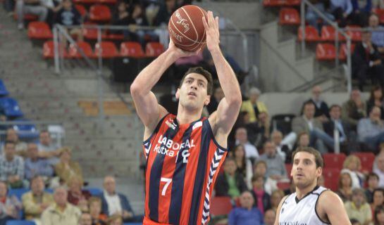 26/10/14 PARTIDO LIGA ACB LIGA ENDESA LABORAL KUTXA BASKONIA - BILBAO BASKET TORNIKE SHENGELIA