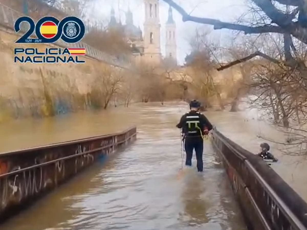 Los GEO regresan al Ebro en Zaragoza para seguir la búsqueda de Pablo Cebolla tras la bajada del río