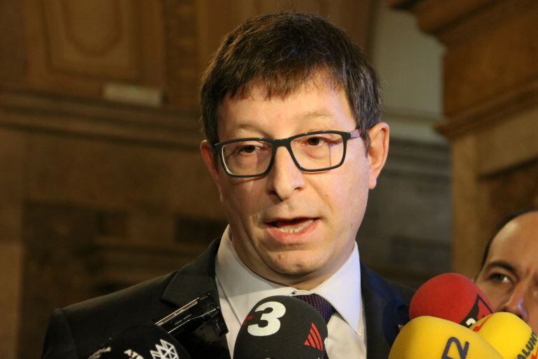 El conseller de Justícia, Carles Mundó, reclamarà al govern espanyol i al Banc d'Espanya que creïn un mecanisme per tornar automàticament els diners dels afectats per les clàusules sòl