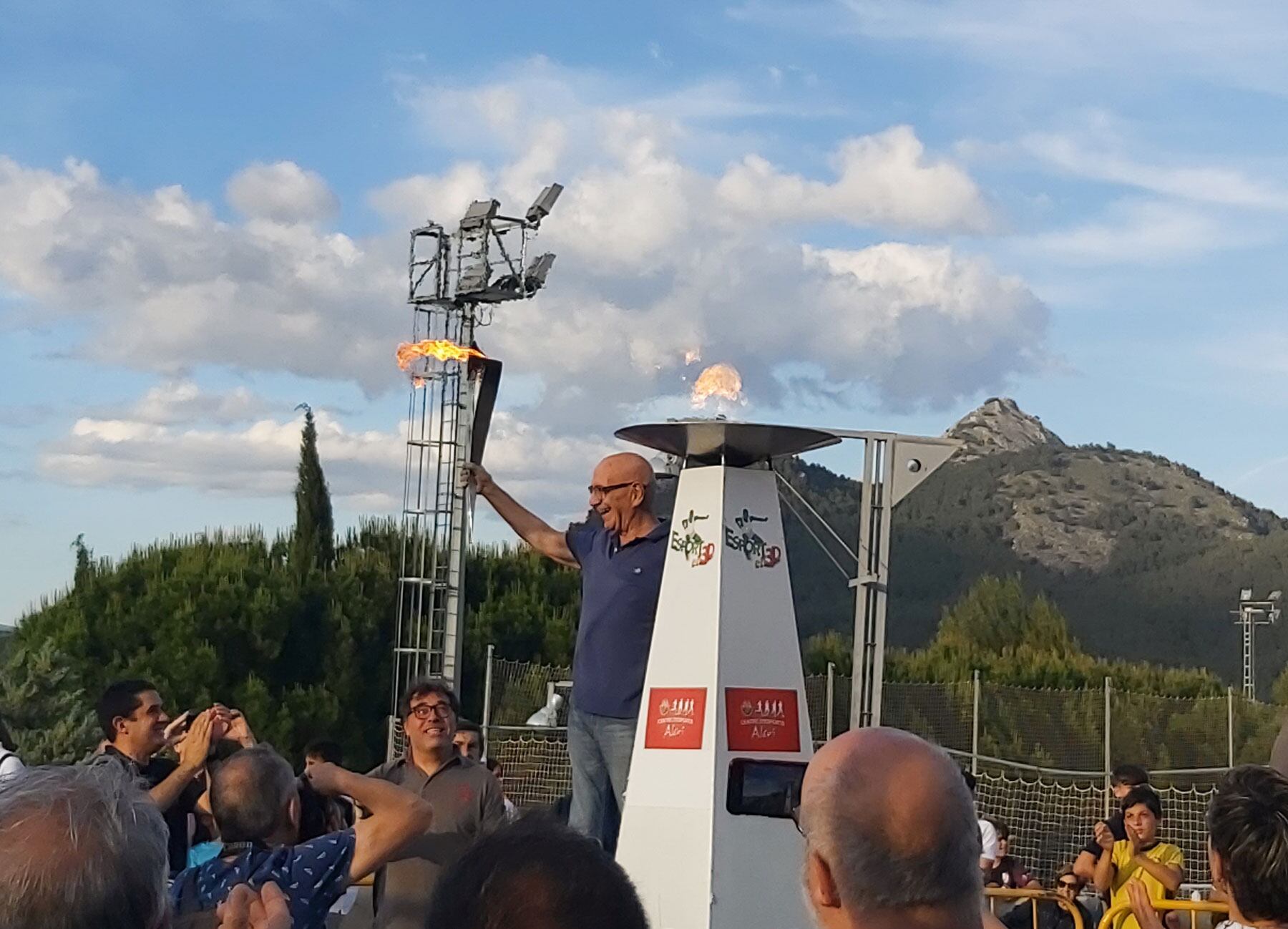 Roberto Botella tras encender el pebetero