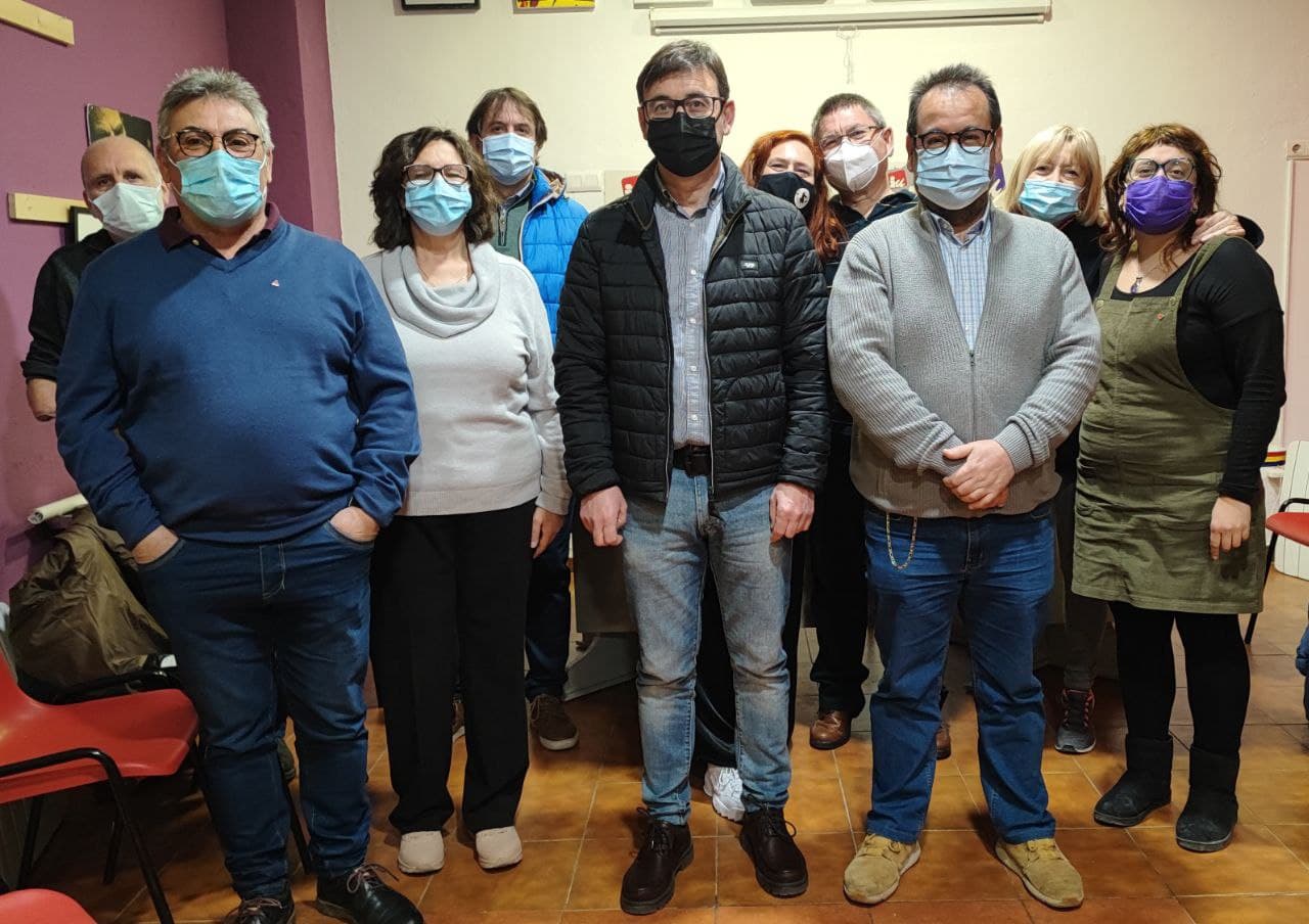 Daniel Martínez, junto a algunos de los participantes en esta asamblea