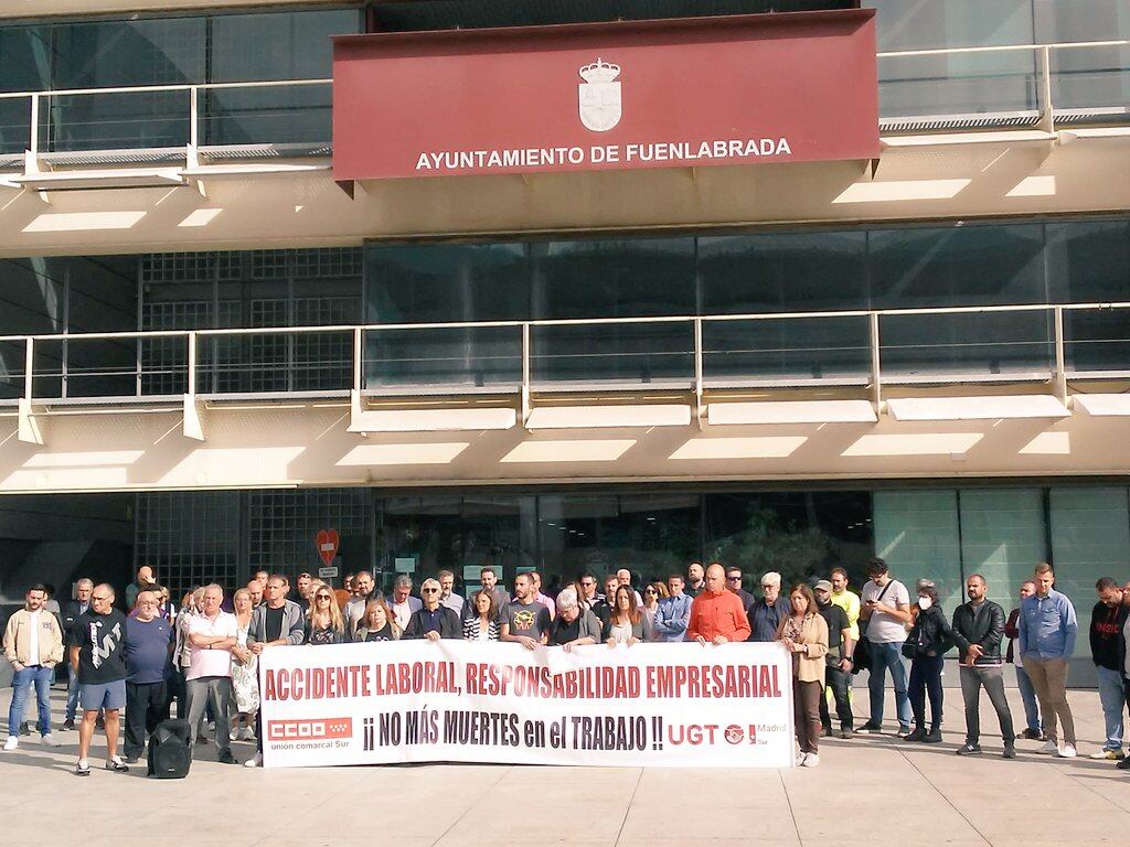 Imagen de la concentración sindical frente al Ayuntamiento de Fuenlabrada