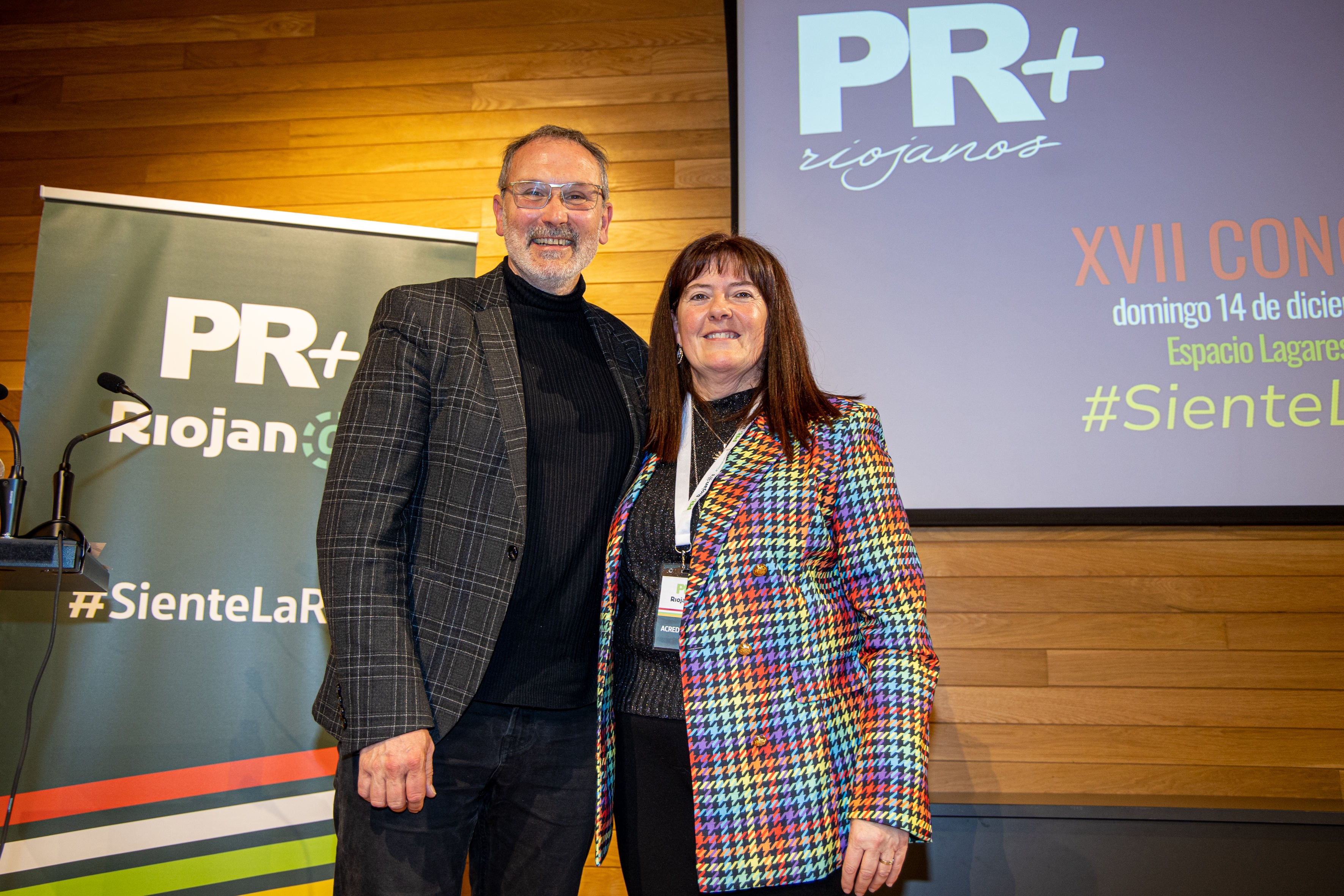 LOGROÑO, 14/12/2025.- Rita Beltrán, junto a su antecesor Rubén Antoñanzas, ha sido aclamada este domingo como la primera mujer presidenta del Partido Riojano (PR+), ha asegurado que trabajará en un proyecto político para "defender a todos los riojanos. El Partido Riojano (PR+) ha celebrado su XVII Congreso en Logroño.-EFE/Raquel Manzanares