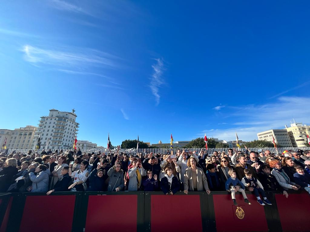 Despedida en Cádiz del buque escuela de la Armada Española, Juan Sebastián ElCano