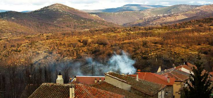 Nos adentramos en la historia y las curiosidades de una localidad que carece de documentación para explicar su origen, sirviéndose de leyendas y estando considerado como uno de los pueblos mejor conservados de la Sierra Norte de Madrid