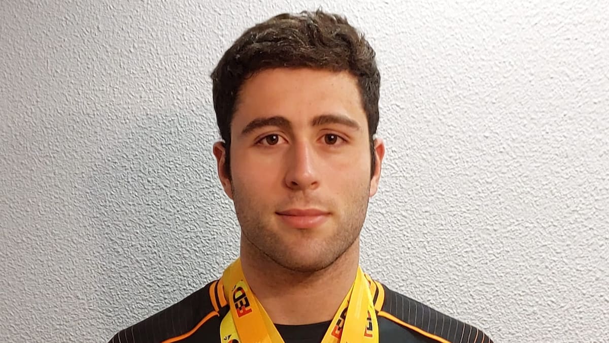 Miguel Ángel Valiente, nadador de Petrer, logra la mínima para el Campeonato del Mundo Virtus