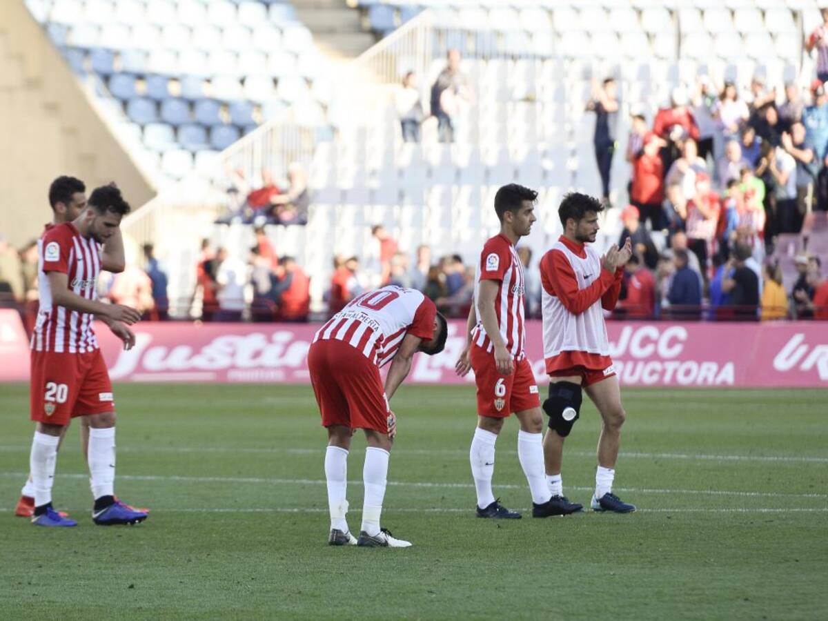 El Almería se queda con la miel en los labios al perder con el Oviedo