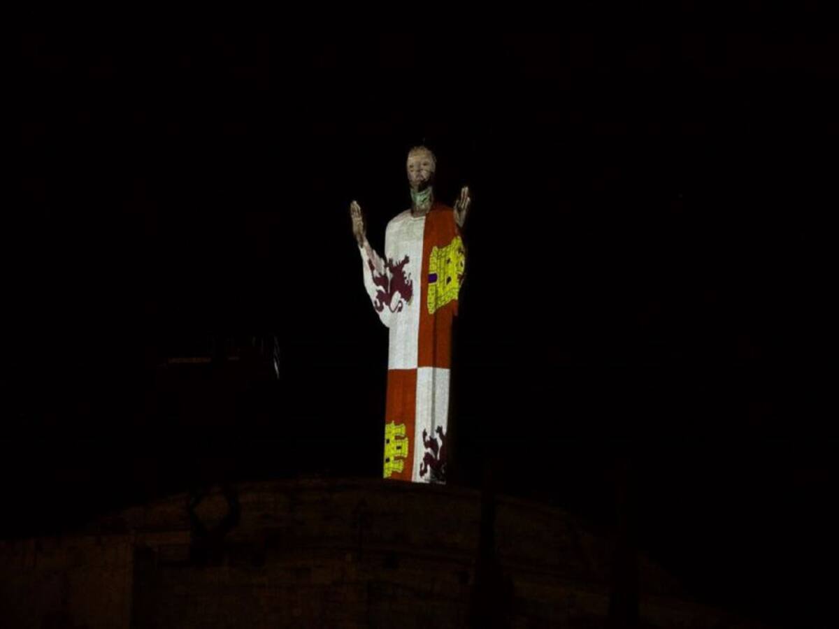 El Cristo del Otero de Palencia cobra vida y se viste de color digital en su 90 cumpleaños