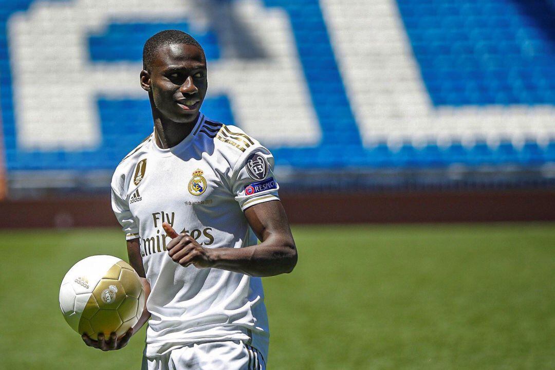 Mendy durante su presentación con el Real Madrid