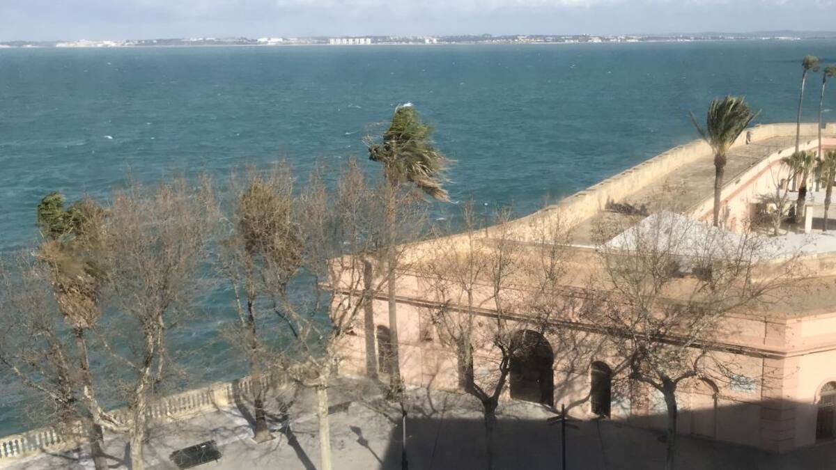 Dos carreteras cortadas por el mal tiempo