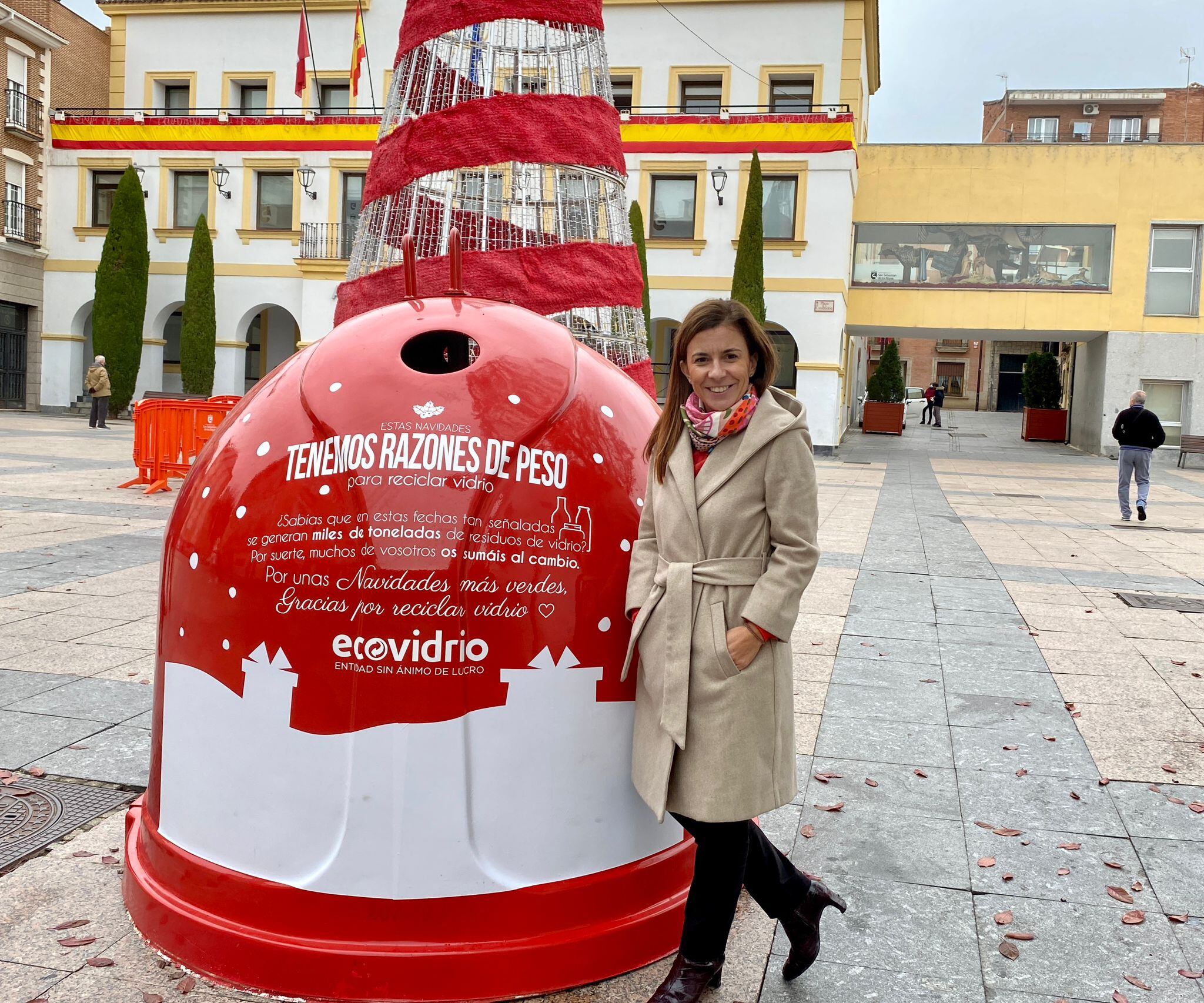 Esta campaña de sensibilización se desarrollará hasta el 5 de enero y ya se puede encontrar un contenedor decorado en la Plaza de la Constitución