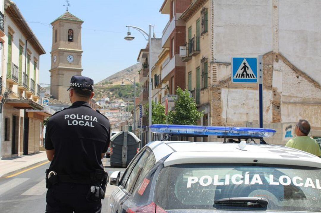 Policía Local de Granada vigilando la ciudad