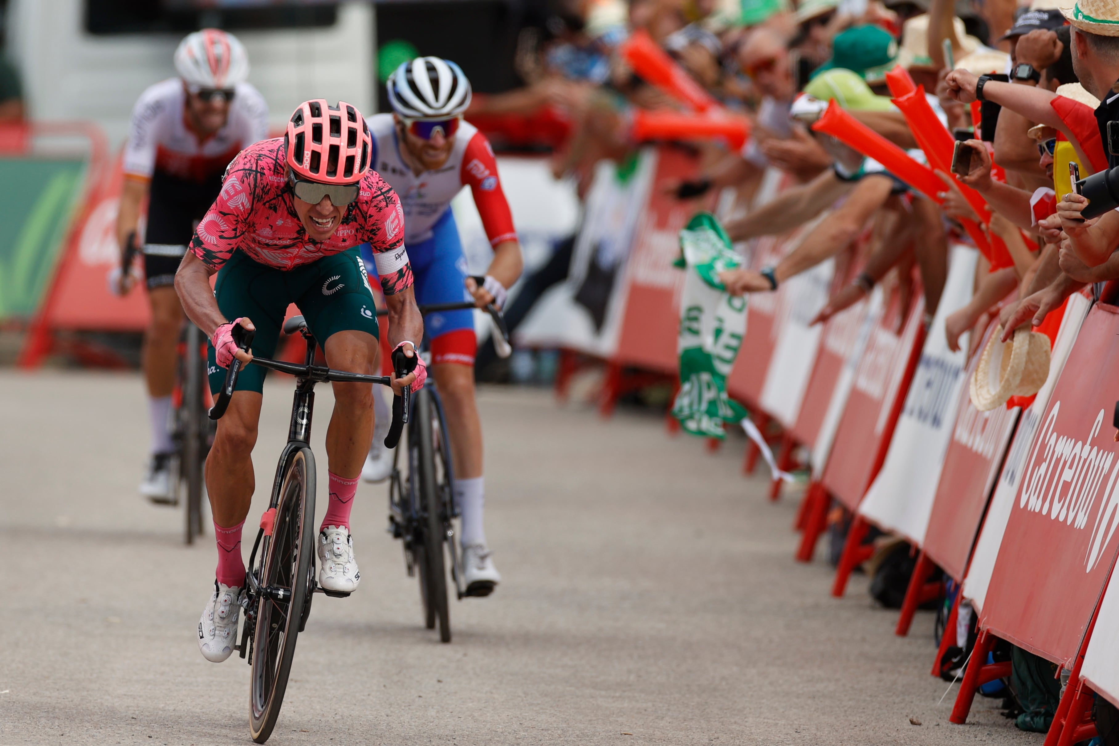 El colombiano Rigoberto Urán se impone vencedor de la decimoséptima etapa de La Vuelta a España