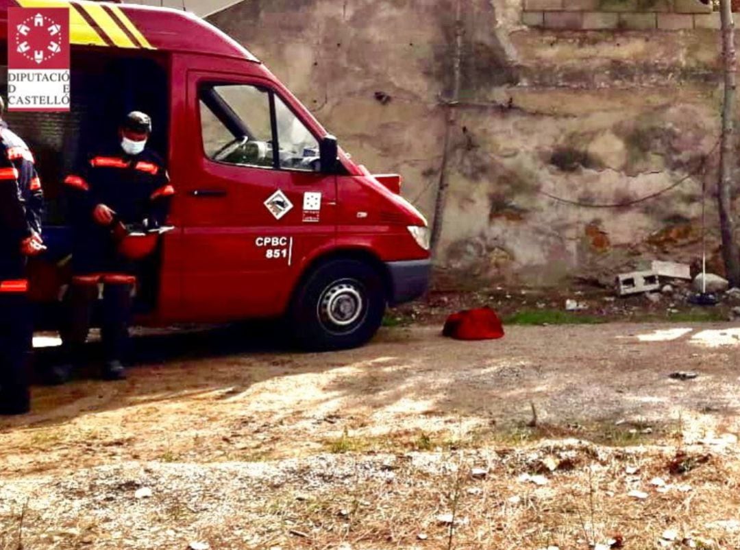 A la llegada de los bomberos, el hombre, de aproximadamente 80 años, ya se encontraba sin vida