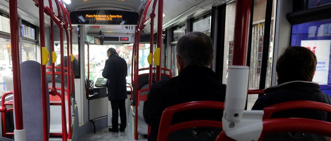 Interior de un bus urbano de A Coruña