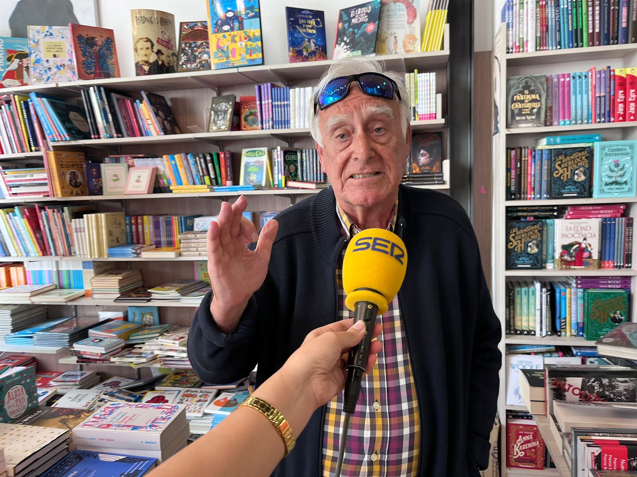 Inicio de Hoy por Hoy Cartagena desde La Montaña Mágica, el refugio de los lectores en el Día del Libro