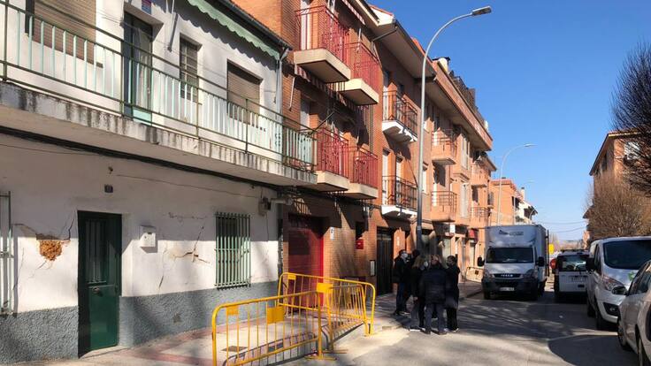"No tenemos certidumbre de nada": las ocho familias de San Fernando de Henares terminan de desalojar sus casas