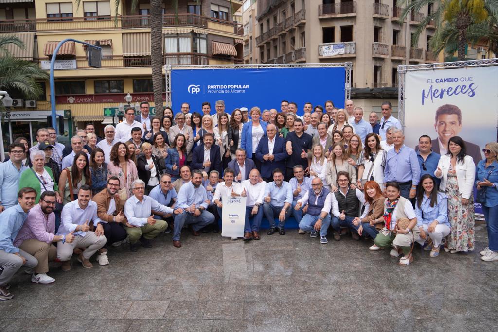 Acto del PP de la provincia de Alicante en la plaza 25 de mayo