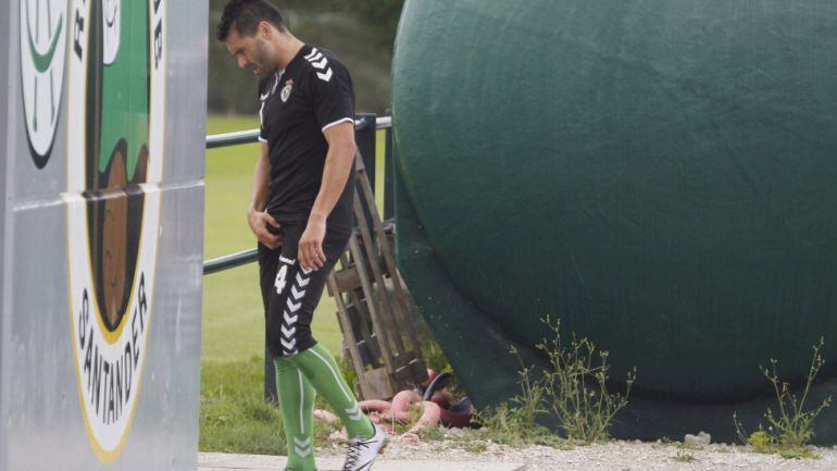 David Córcoles retirándose al vestuario