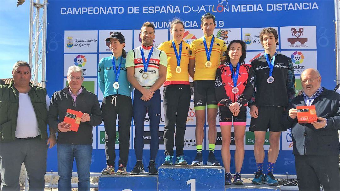 Podio de las categorías masculina y femenina en Garray.