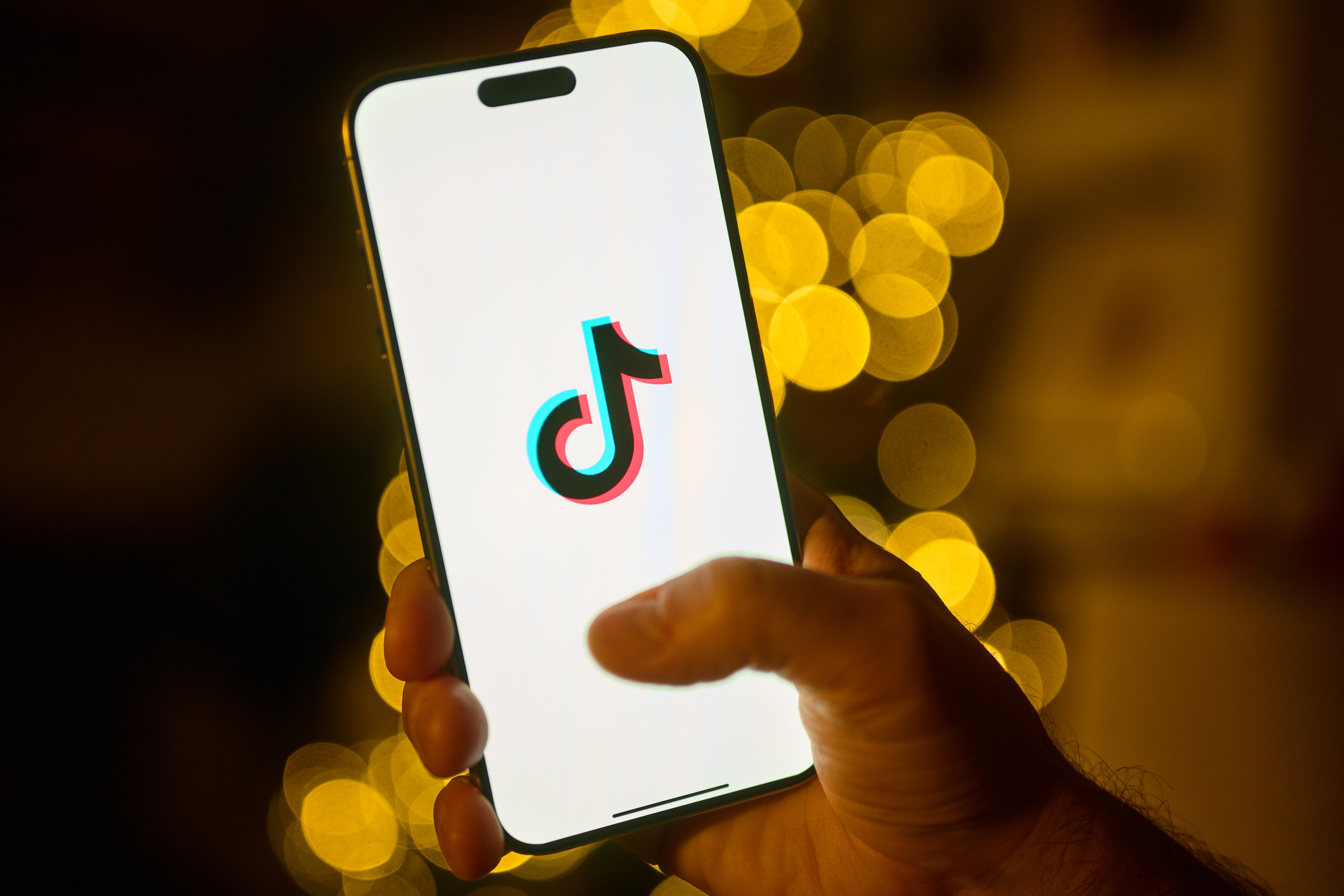 TikTok endurecerá los controles de edad en Europa para impedir que menos de 13 años acceden a la aplicación. (Photo by Jaap Arriens/NurPhoto via Getty Images)
