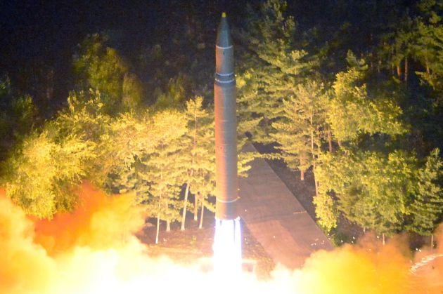 Lanzamiento de un misil ICBM Hwasong-14 el 28 de julio de 2017, en una ubicación no informada de Corea del Norte.