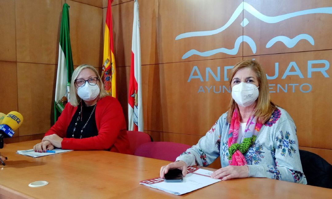 Comparecencia de las concejalas Josefa Jurado y Josefa Lucas para abordar la problemática con la Policía Local.