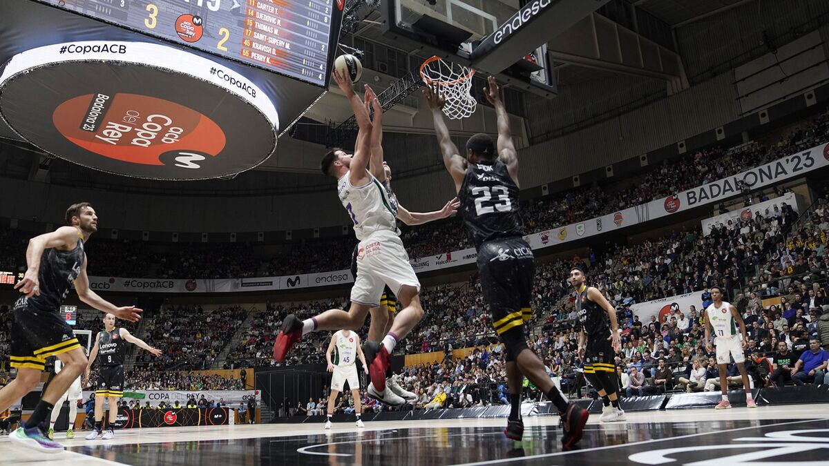 Unicaja de Málaga y Lenovo Tenerife disputaron la final de Copa el año pasado en Badalona.