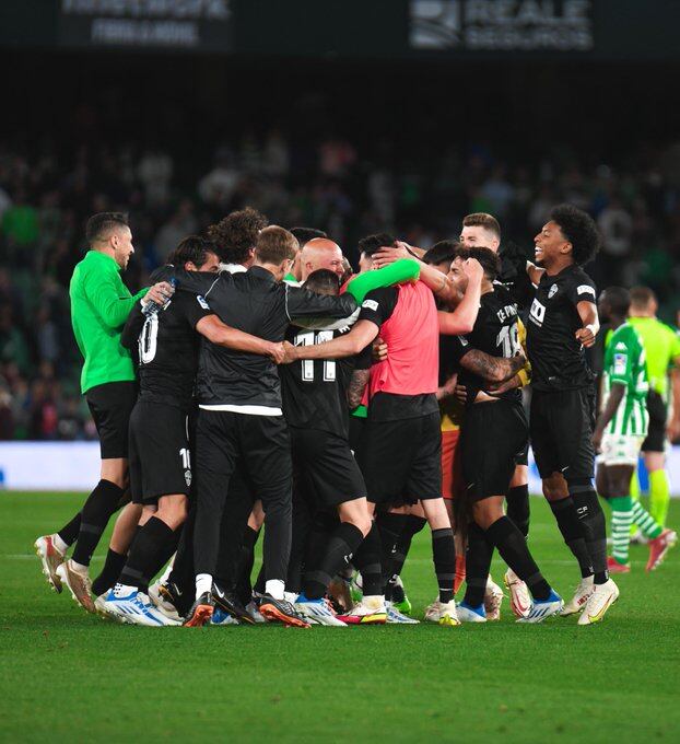 Los jugadores del Elche celebran la victoria de la pasada jornada ante el Betis