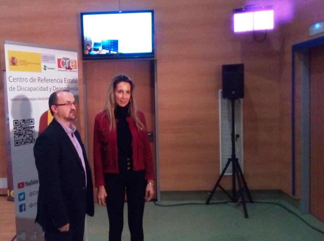 Roberto Honero (i.), coordinador del Grupo de Ingeniería Biomédica de la UVA, y Maite Gutiérrez, directora gerente del CRE San Andrés