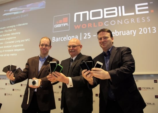 D&#039;esquerra a dreta, Ben Wood, John Hoffman i Michael O&#039;Hara presenten el Mobile World Congress 2013