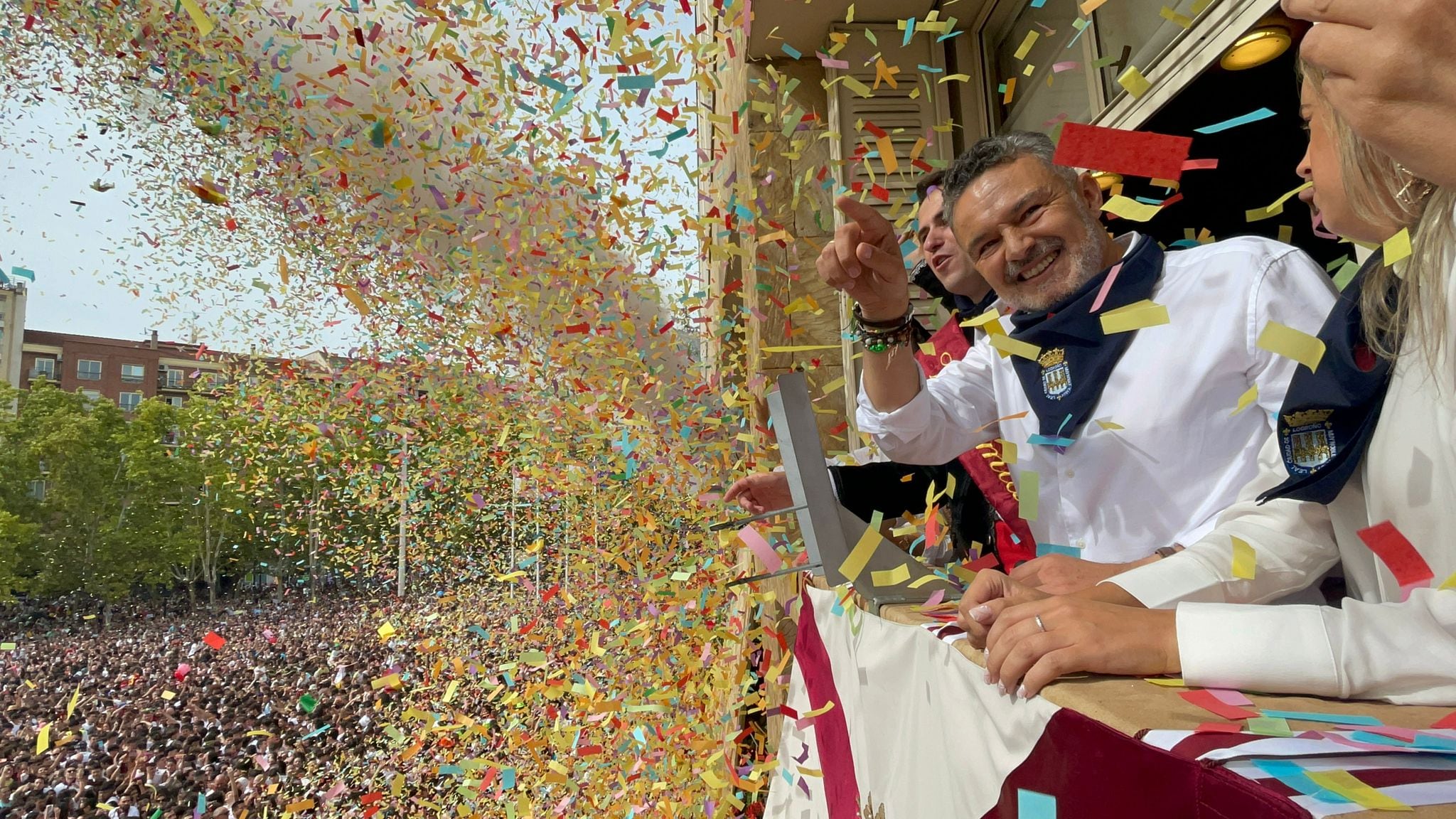 El alcalde de Logroño, Conrado Escobar, ha disparado el cohete anunciador de las fiestas de San Mateo en 2023.