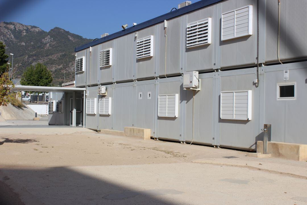 Imagen de archivo de las aulas prefabricadas del CEIP El Bracal de Muro.