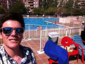 Nuestro becario a punto de "triunfar" para la radio