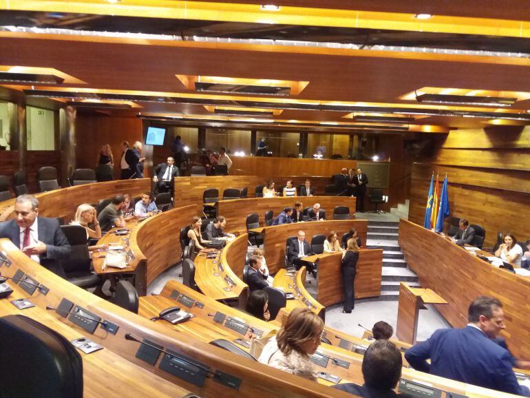 Celebración del Pleno Institucional en la Junta General del Principado