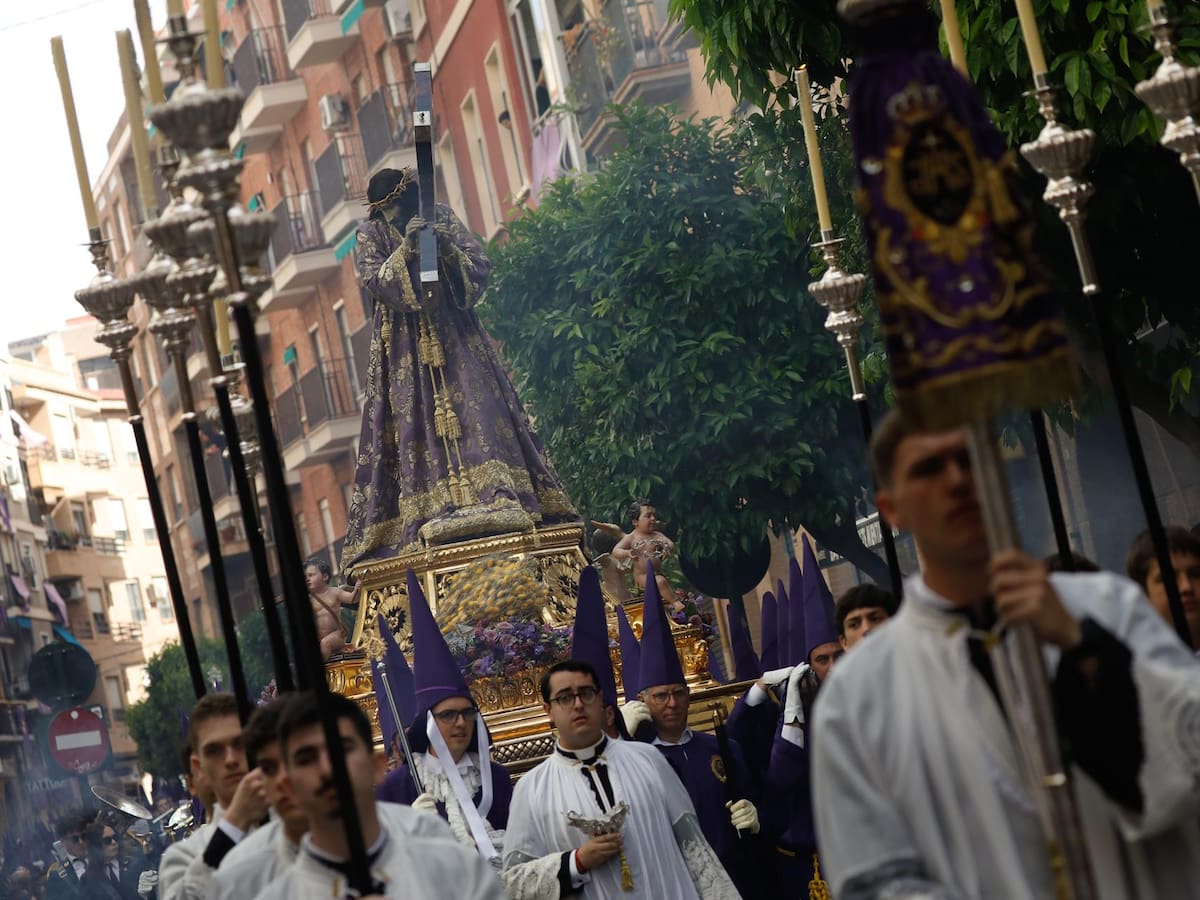 Los Salzillos desfilan en la mañana de este Viernes Santo marcado por la presencia de la Reina Emérita