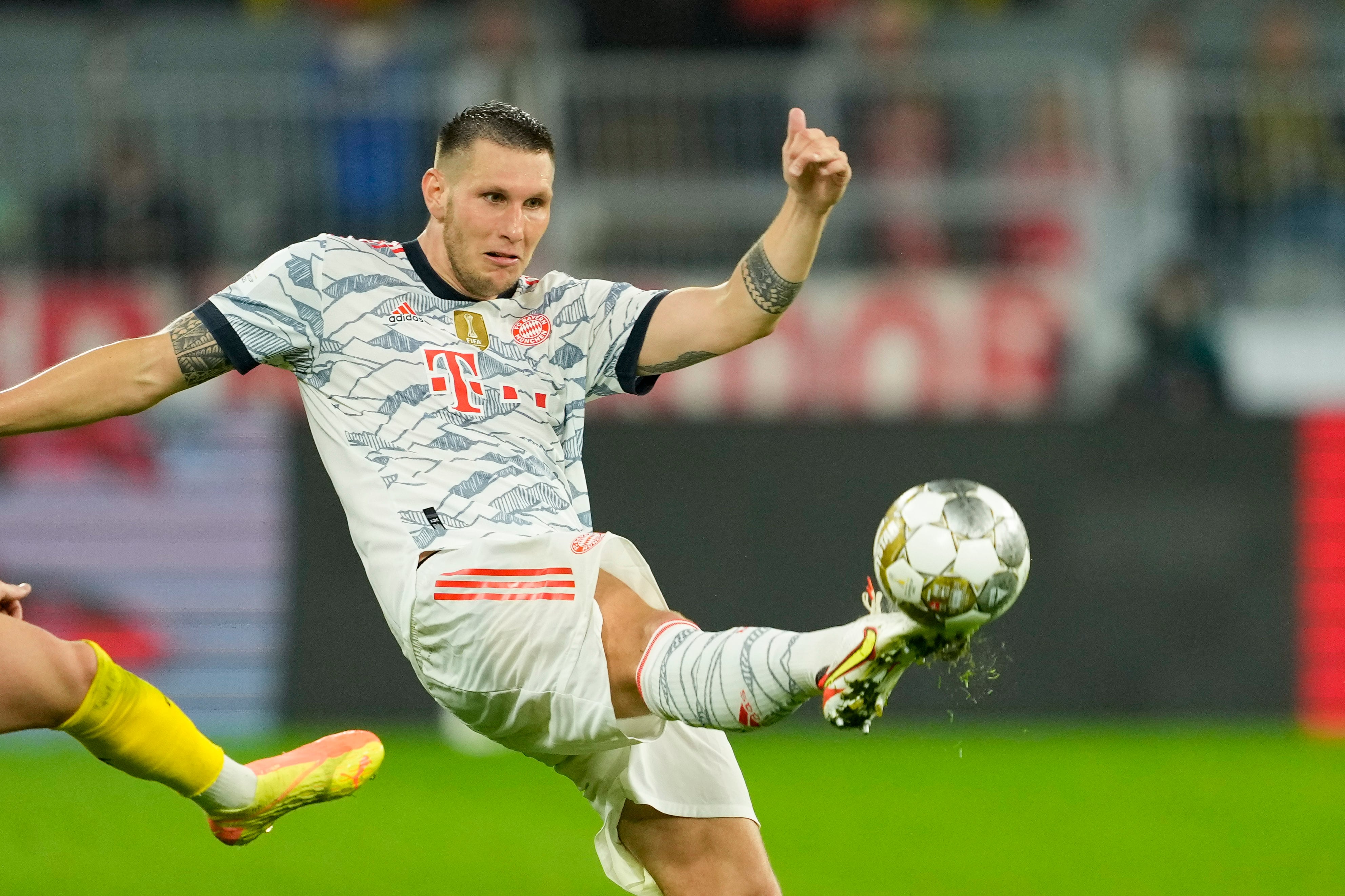 Niklas Süle, con el Bayern, durante un partido contra su futuro equipo, el Borussia