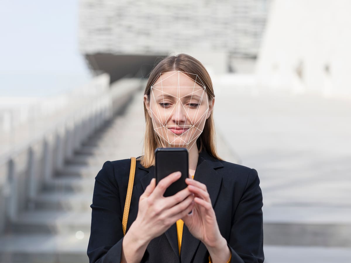 Reconocimiento facial, algoritmos y chats con IA: cómo afecta la tecnología a nuestra privacidad y derechos digitales