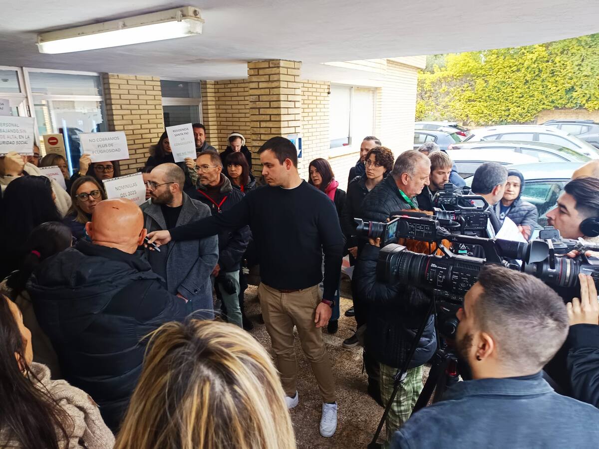 Nueva concentración por los impagos de la Generalitat a los trabajadores de los centros sociosanitarios de Alicante