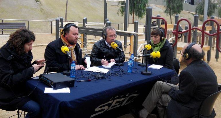 L'especial Hora Barcelona des de la plaça de l'esvoranc del Carmel, amb Mònica Peinado, Francesc Pereira, Francesc Arroyo, Clara Blanchart i Jordi Julià