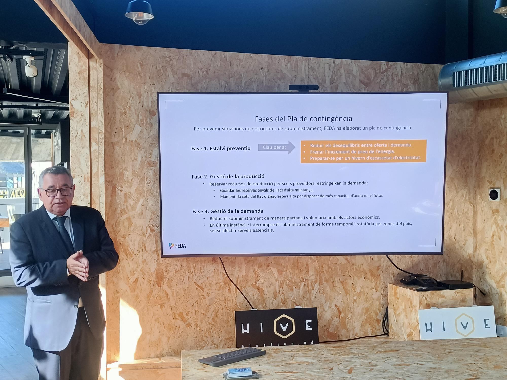 El director general de FEDA, Albert Moles, durant l'esmorzar amb la premsa.