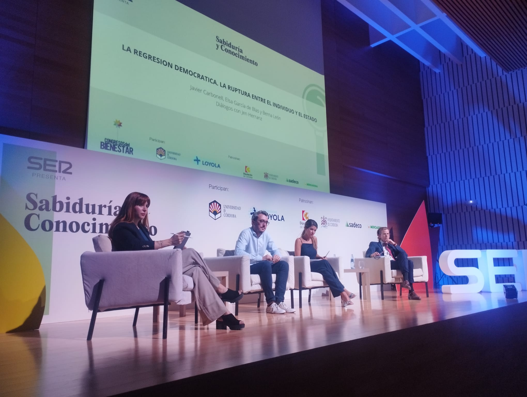 Berna León, Javier Carbonell, Elsa García de Blas y Jen Herranz en el congreso Sabiduría y Conocimiento.