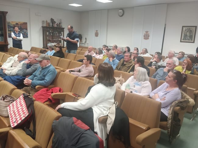 Varios vecinos afectados acudieron el pasado jueves para intervenir en el turno de ruegos y preguntas del público tras el pleno ordinario de marzo