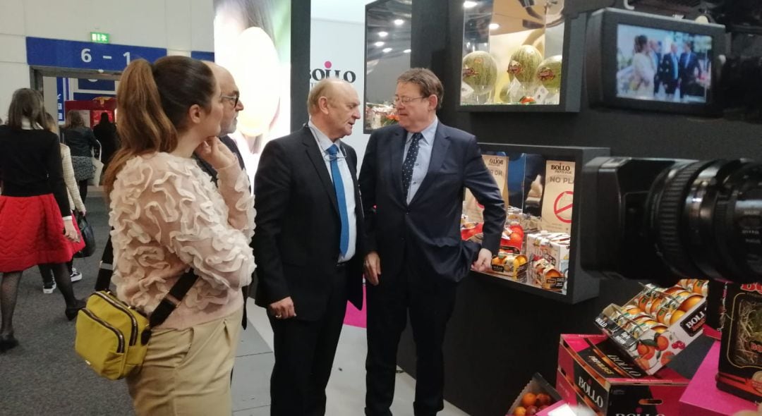 El president de la Generalitat visita en Berlín la feria agroalimentaria Fruit Logística