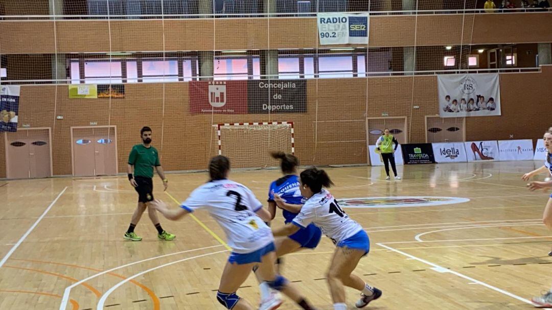 El Elda Prestigio estrenó presidente con victoria