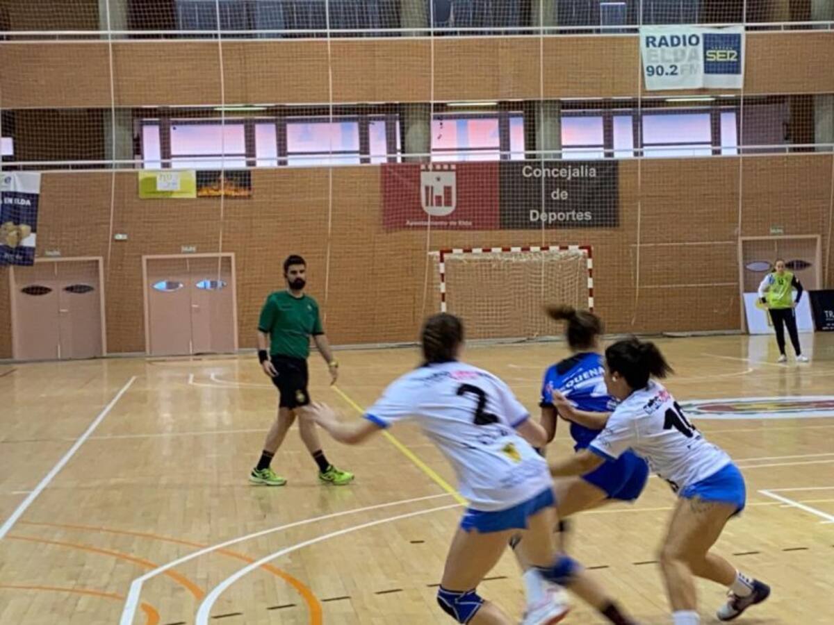 El Elda Prestigio se aplica en defensa ante un inocente Puchi (21-16)