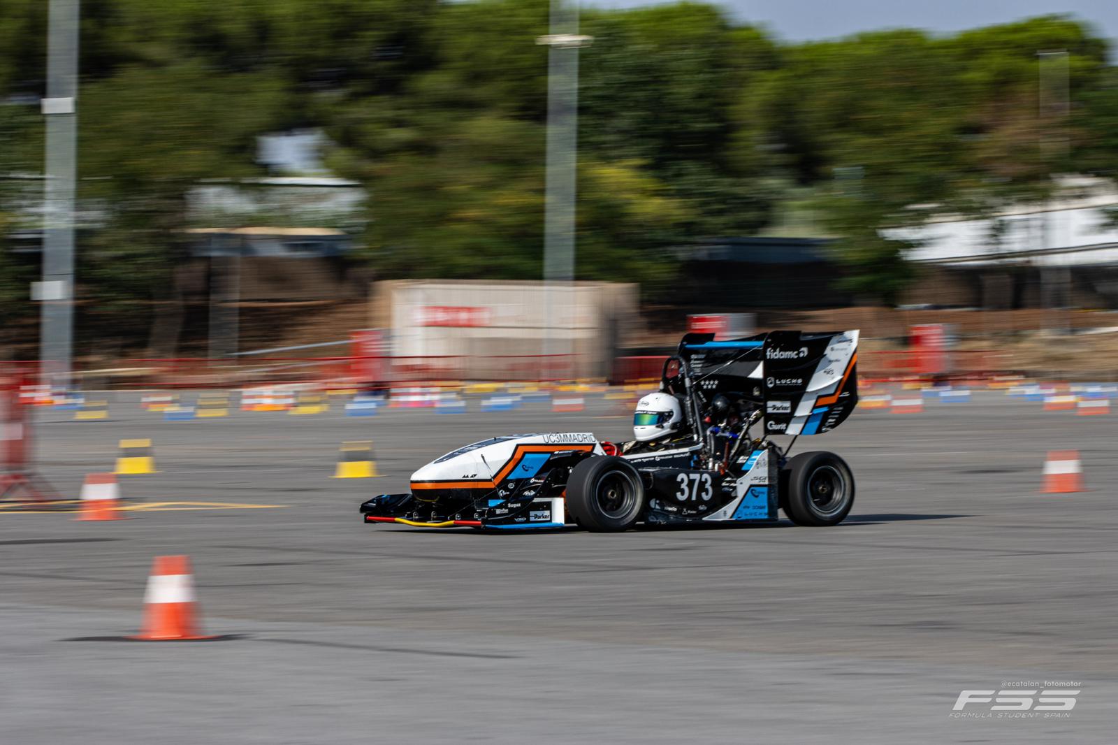 El coche diseñado por MAD Formula Team compitiendo en el circuito de Mont Melo en Barcelona.