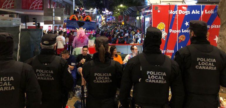Policías locales en el Carnaval tinerfeño